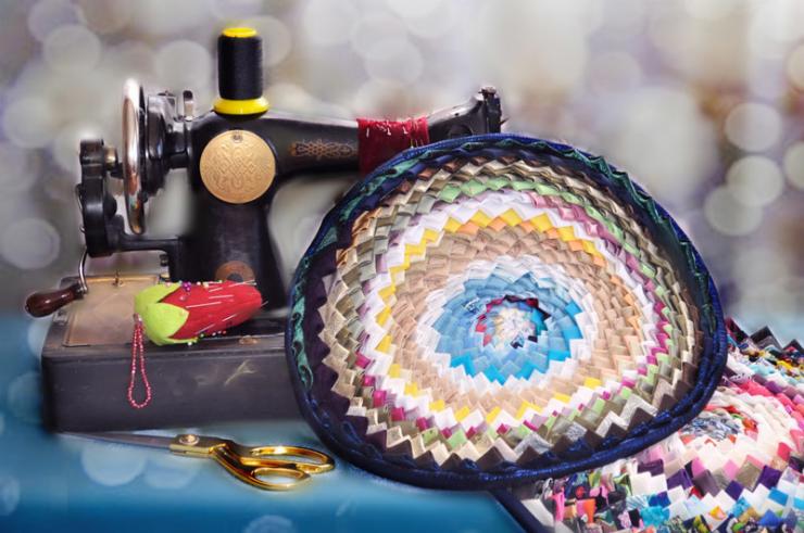 5 способов сделать домашний коврик из лоскутков ткани разных цветов
